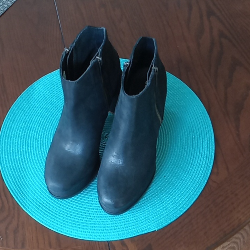 Sorel women's boots-NEW